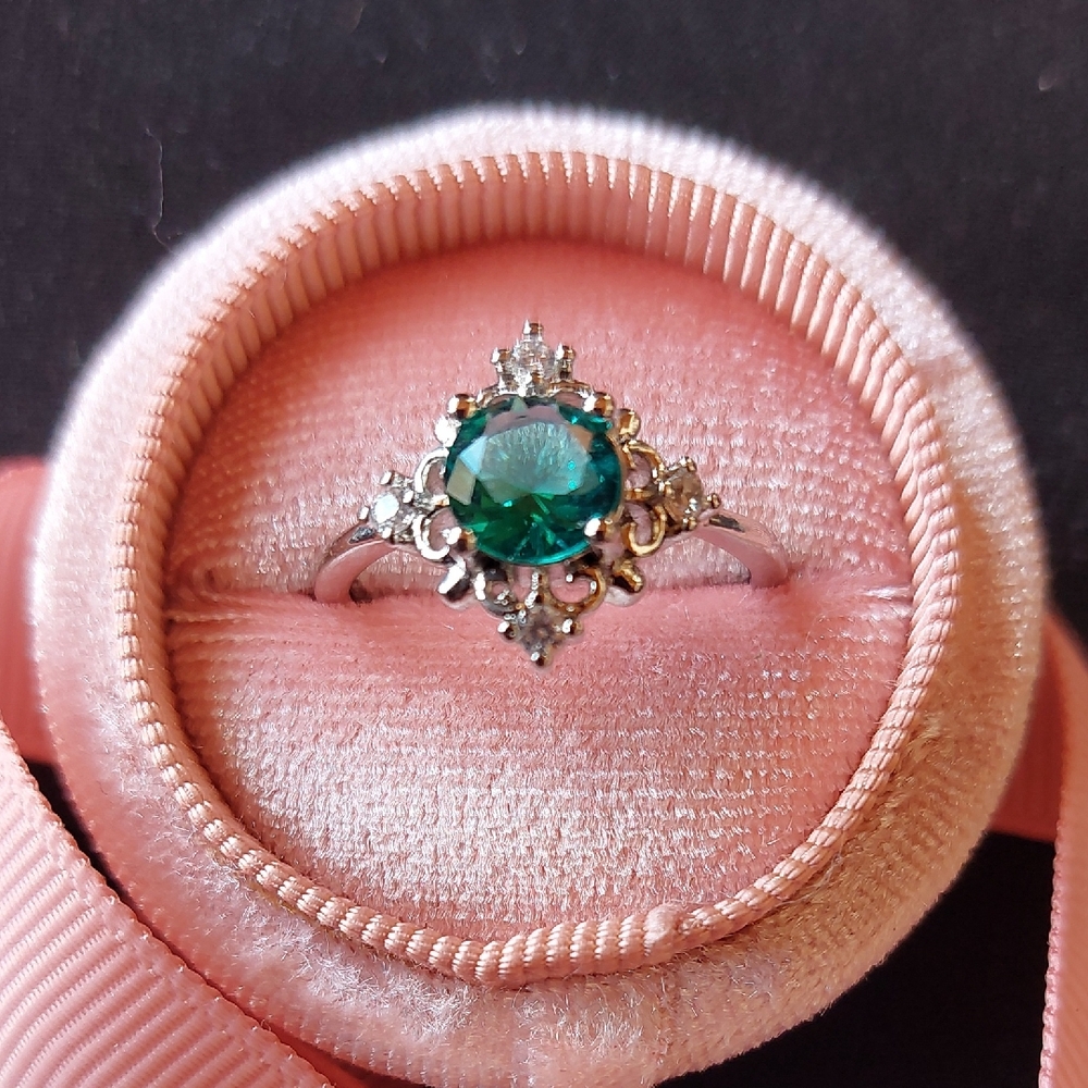 Elegant Green-Blue Gemstone 925 Silver Ring